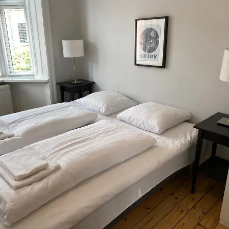 Bright 2-bedroom In Sophisticated Frederiksberg Appartement *